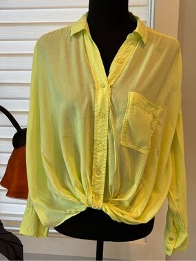 Pilcro x Anthropologie Twist Front Citron Blouse, Size M, EUC